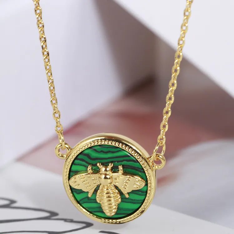 Collane con ciondolo Collana con pietra colorata a forma di disco ape rotonda_voghion.com