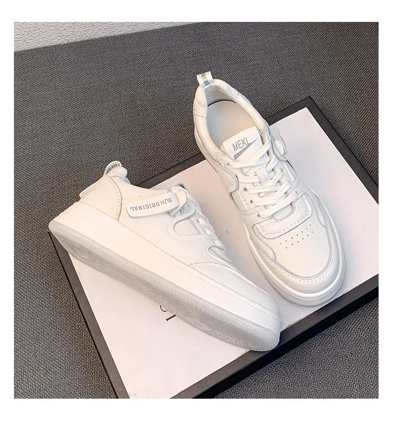 Scarpe sportive casual versatili, con fondo piatto e basso taglio in vera pelle e rete per traspirabilità e comfort._voghion.com