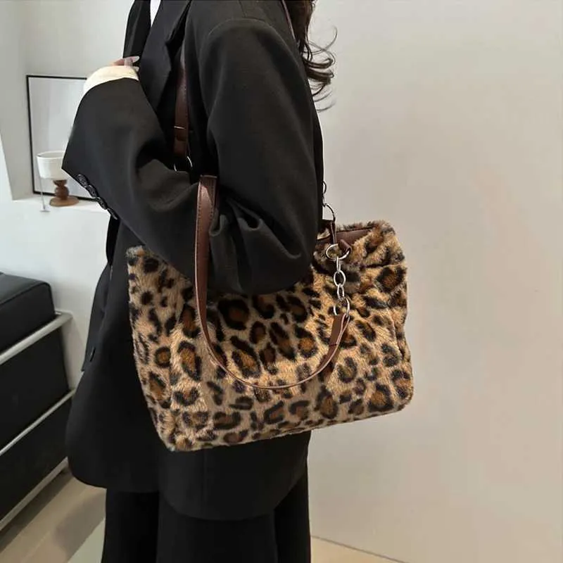 Designer Leopard Print Shoulder Bag Large Capacity Women Handbag_voghion.com