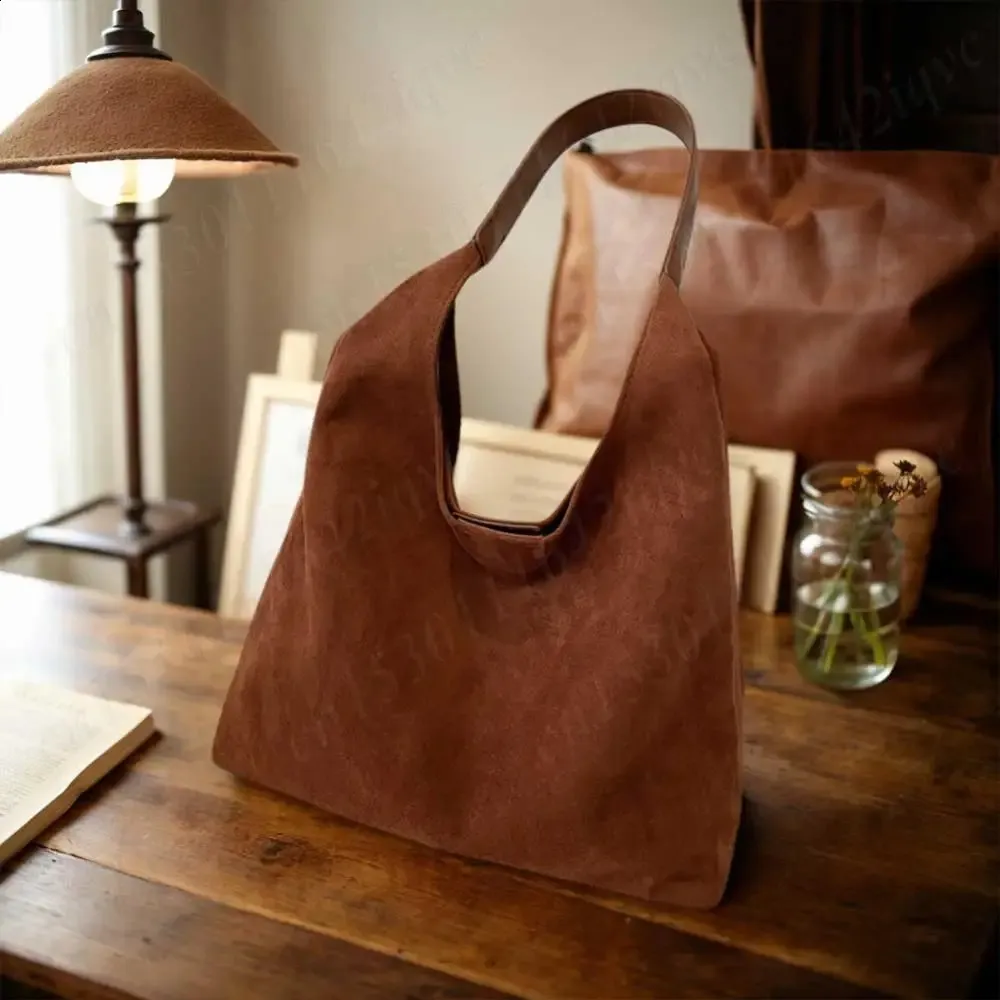 Borsa a tracolla semplice in pelle scamosciata vintage da donna, grande capacità, elegante, da viaggio, con chiusura a gancio, in tinta unita, 240919_voghion.com