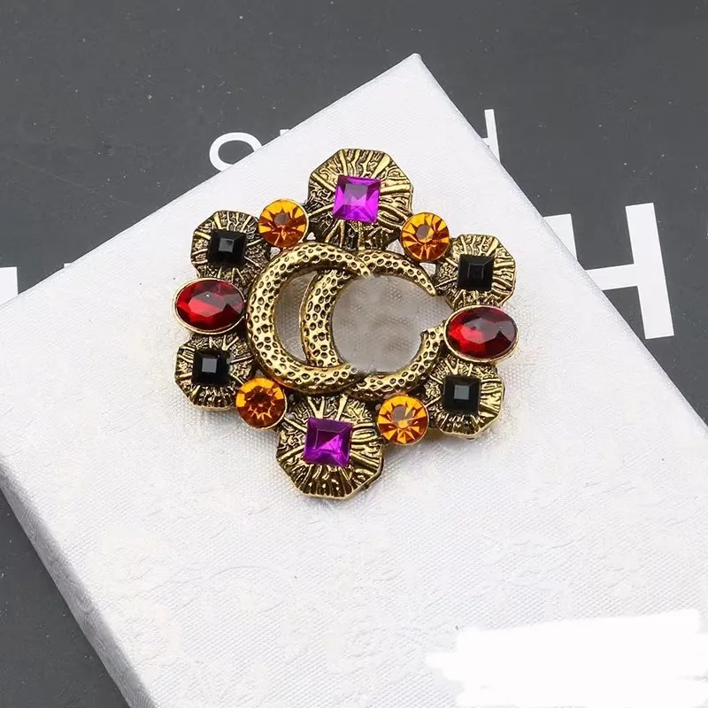 Classic Brand Letter Brooch Designer Brooches Bright Gem Pins For Women Charm Wedding Gift High Quality Jewelry_voghion.com