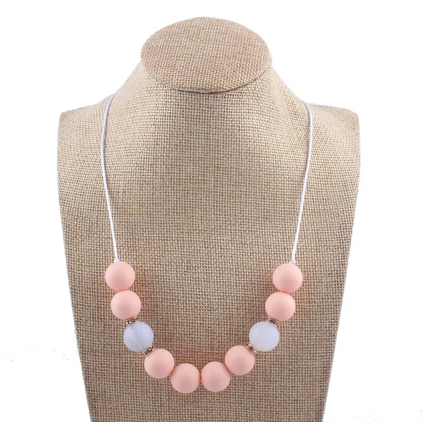 Colar de amamentação de silicone com correntes de madeira com cordão de nylon acetinado e fecho de segurança para amamentação, preto e branco_voghion.com