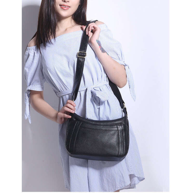 Borsa a tracolla da donna cucita in pelle a cuscino, nuova tendenza primavera 2025_voghion.com