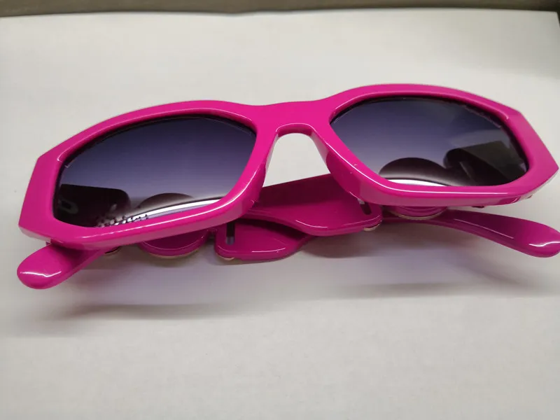 Occhiali da sole 2022 per uomo e donna Stile estivo Occhiali da sole unisex Anti-ultravioletto Retro Shield Lente Piastra Montatura completa_voghion.com