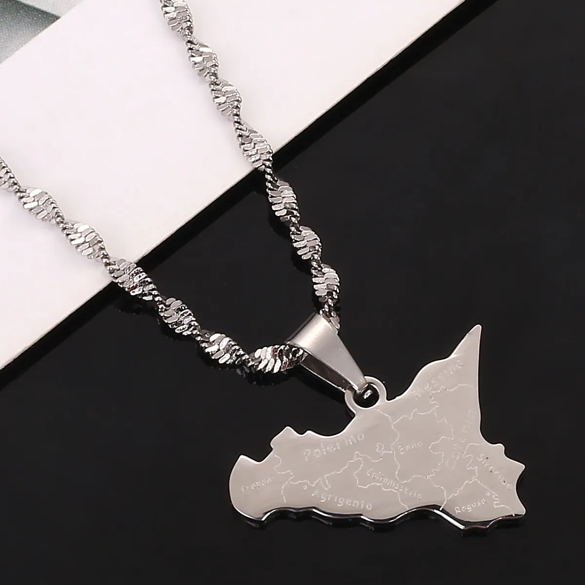 Colliers pendentifs en acier inoxydable Argent Couleur Carte de la Sicile Pendentifs Collier Chaîne Tendance BijouxPendentif Sidn22_voghion.com