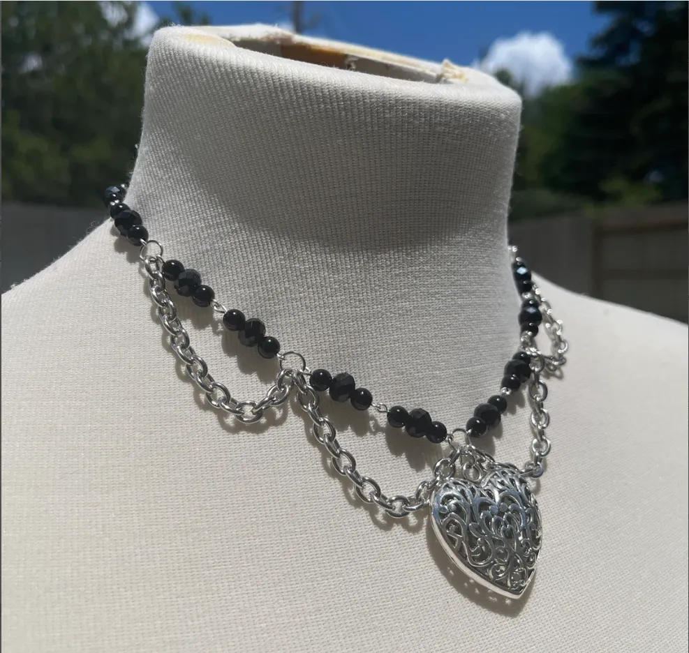 Pendant Necklaces Gothic Black Chained Beaded Heart Necklace_voghion.com