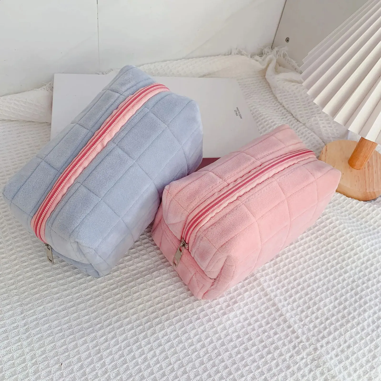 Süßes Fell-Make-up für Frauen mit Reißverschluss, groß, einfarbig, Kosmetiktasche für unterwegs, Make-up-Kulturtasche, Waschtasche aus Plüsch, Stifttasche 240827_voghion.com