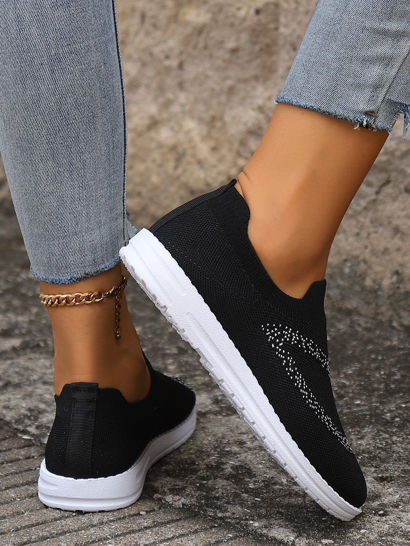 Chaussures de femme. Grande chaussure simple noire chaussures femme taille 43_voghion.com