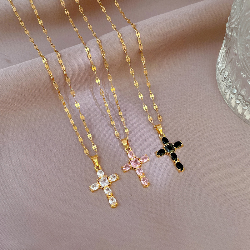 [Acier titane] Micro incrusté lumière luxe Zircon croix exquis Micro incrusté collier mode femme tendance collier