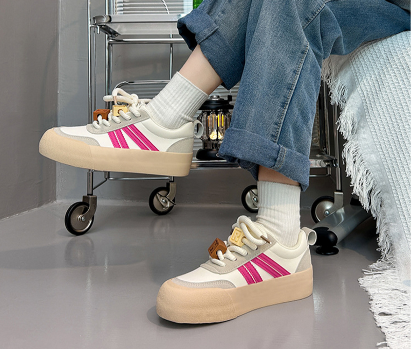 Ragazza vigorosa, versatile, con suola spessa, allenamento tedesco, piccola tavola bianca, scarpe sportive Instagram primavera 2024 da donna_voghion.com