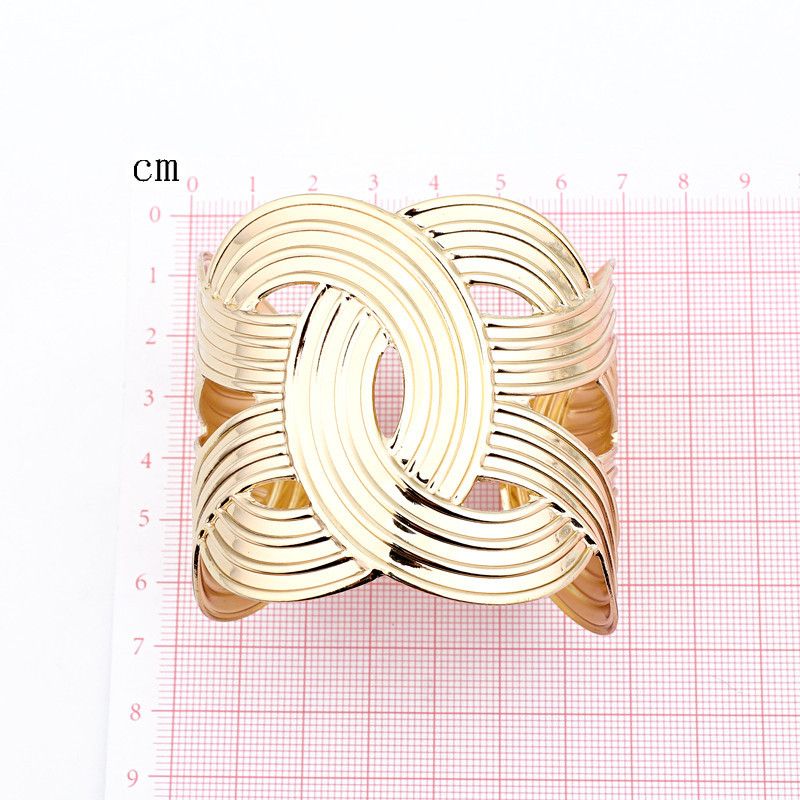 Decorative Heart Shaped Metal Armband Ethnic Style Bangle_voghion.com