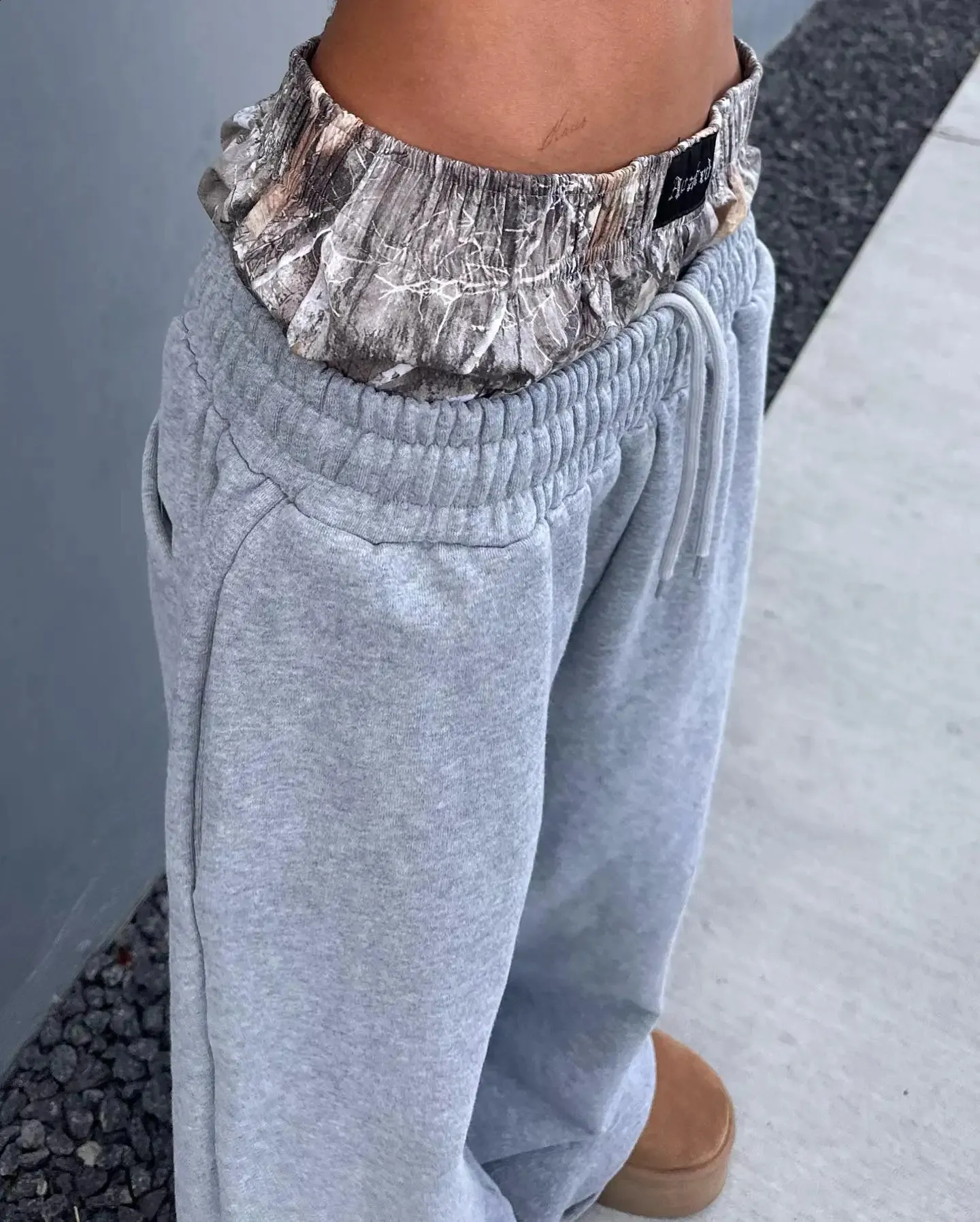 Y2K Retro Jogginghose Doppelt tailliert Besticktes Camouflage Muster Weites Bein Herren Trend Casual Streetwear Unisex Baggy_voghion.com