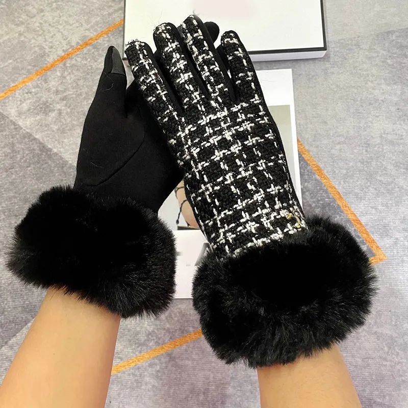 Fünf Fingerhandschuhe Designer Winter Bogen Pelzige Frauen Schaffell Fäustlinge Dicke Leder Kaschmir ING Handschuh Weihnachtsgeschenke_voghion.com