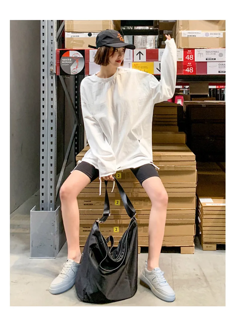 Scarpe sportive casual versatili, con fondo piatto e basso taglio in vera pelle e rete per traspirabilità e comfort._voghion.com