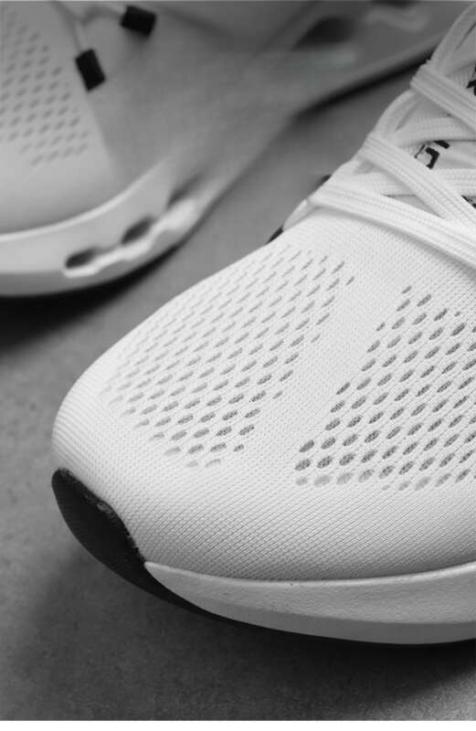 2025 Sommer neue Mode Laufschuhe Mesh atmungsaktiv hohl Outdoor Sports Tide Herrenschuhe_voghion.com