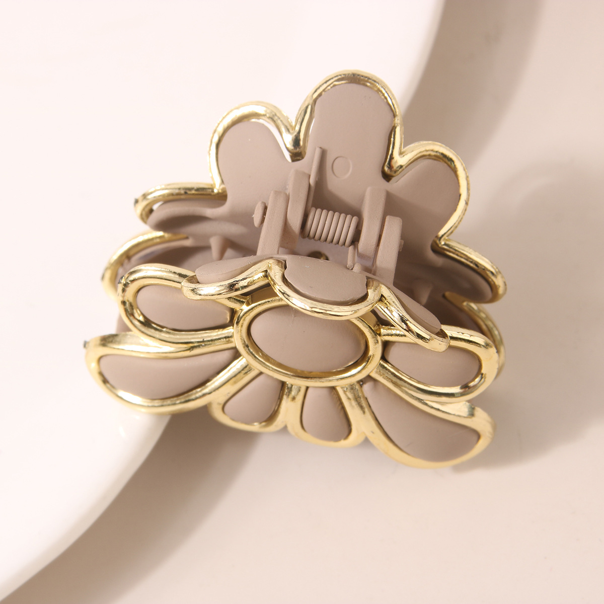 Women's Hair Accessories Hairpin Micro-inlaid Gold-rimmed Hair Clip For Women Simple And Fashionable Back Of The Head Flower Shark Clip Hairpin_voghion.com