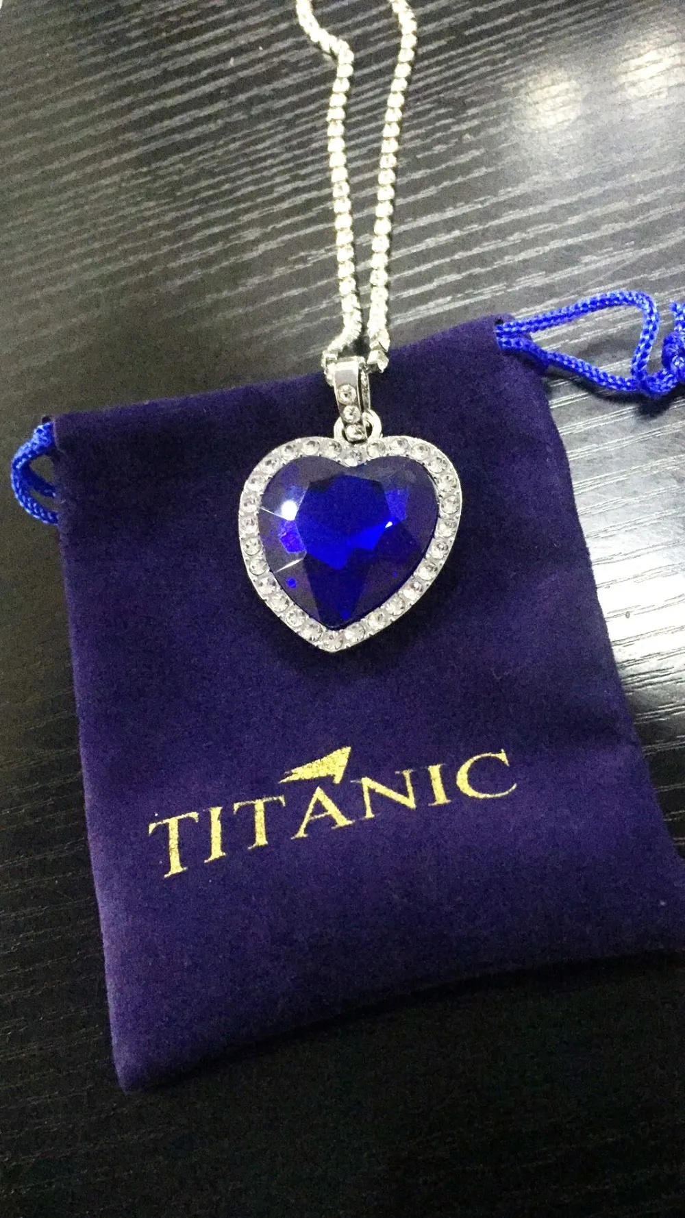 Set di gioielli da sposa con ciondolo a forma di cuore blu oceano Love Forever e orecchini Titanic Veet Bag 230907_voghion.com