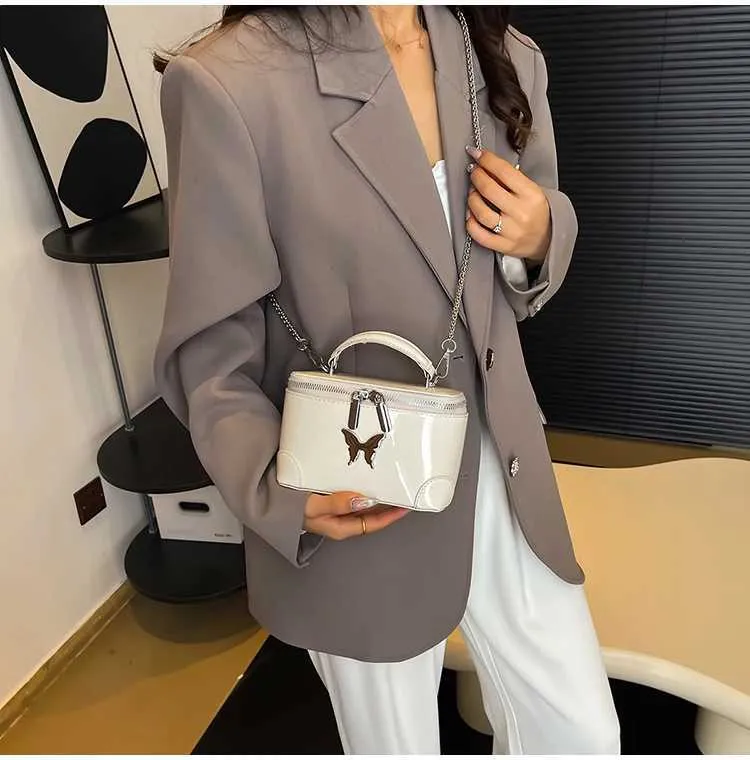 Damen Umhängetasche Aus Lackleder Mit Schmetterling Und Kette_voghion.com