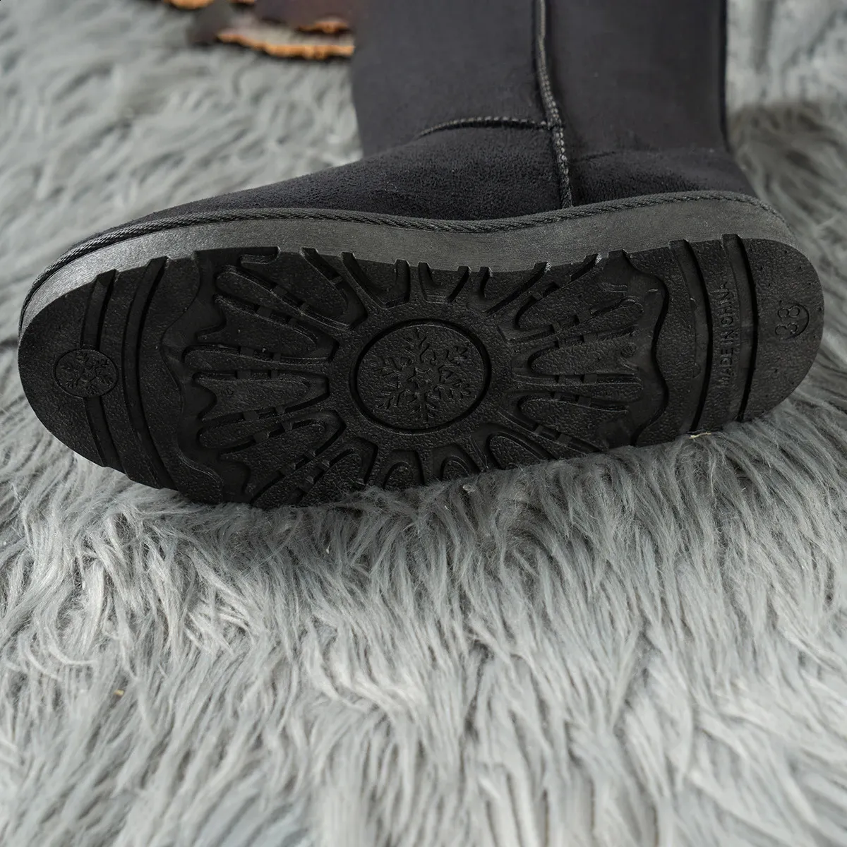 Schuhe im Angebot Hochwertige Winter-Slipper bis zur Mitte der Wade Damenmode Solide Casual Snow Große Plateaustiefel 240826_voghion.com