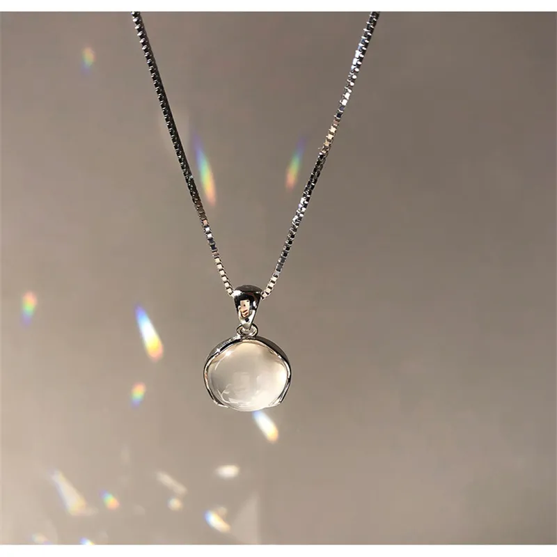 Colliers à pendentif élégants en pierre de lune ronde blanche pour femmes, ras du cou à fleurs vintage, chaîne de clavicule, bijoux de fête_voghion.com