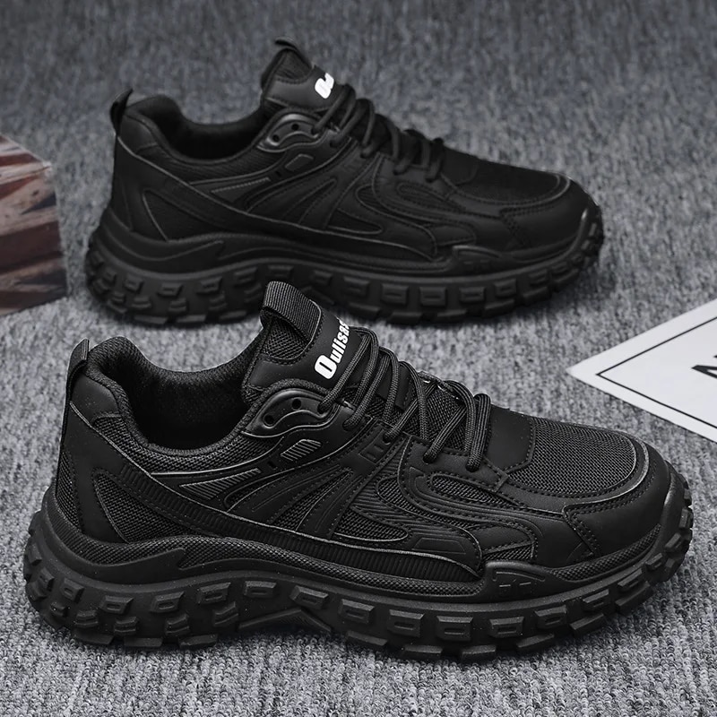 Baskets décontractées 2024 Chaussures à plateforme noires à la mode Chaussures de sport vulcanisées respirantes en maille pour hommes Erkek Ayakkabı