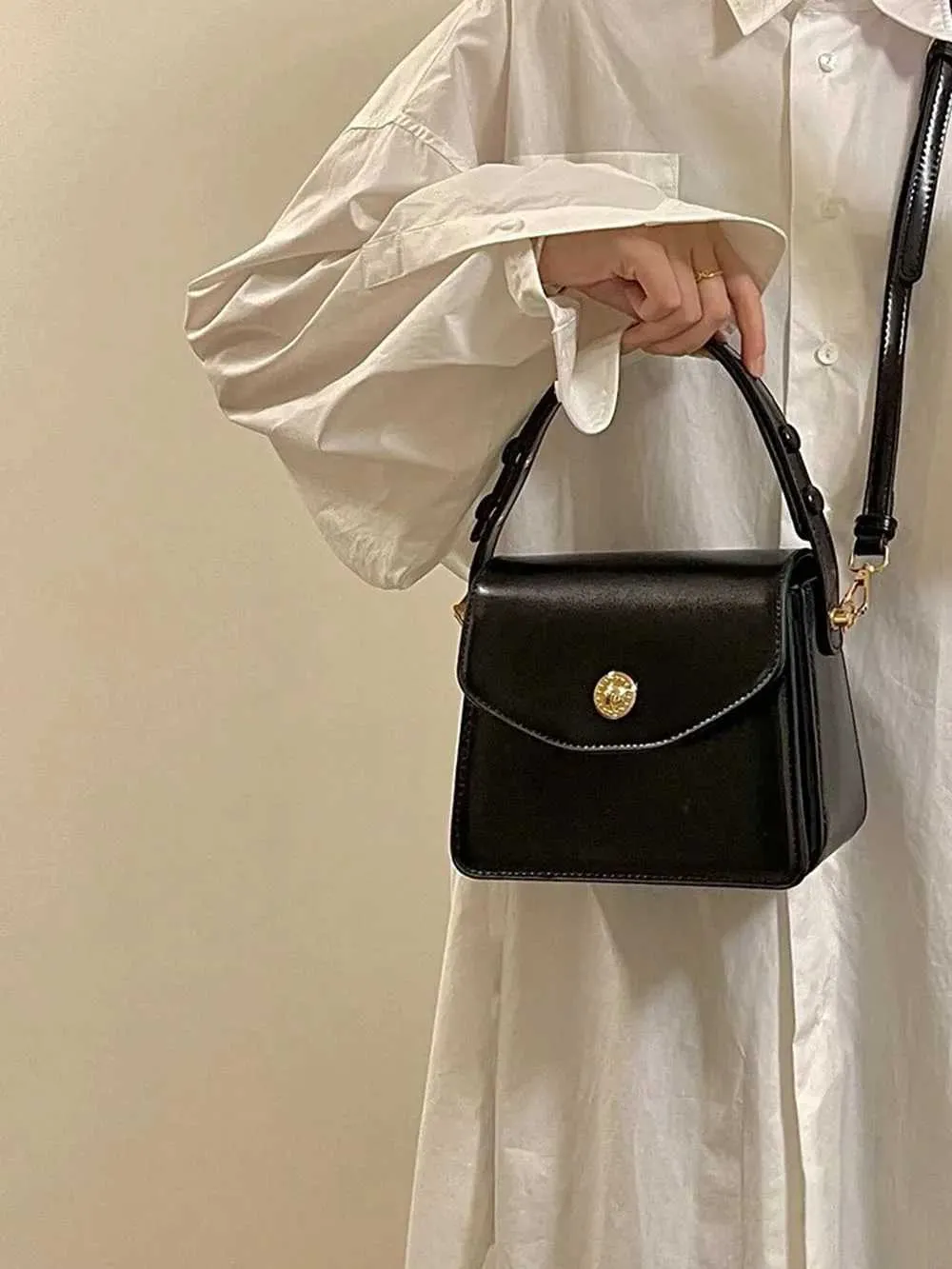 Sac à bandoulière en PU rouge vin 2023 Nouveau sac à bandoulière simple au design exquis pour femmes, classique, simple et polyvalent pour dames_voghion.com