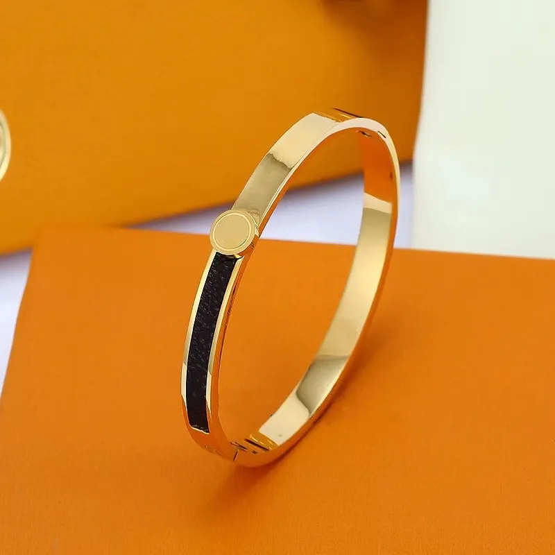 Edelstahlschnalle Armband Modeschmuck Männer und Frauen Designer Armreif vergoldet Initialen Armbänder personalisiert_voghion.com