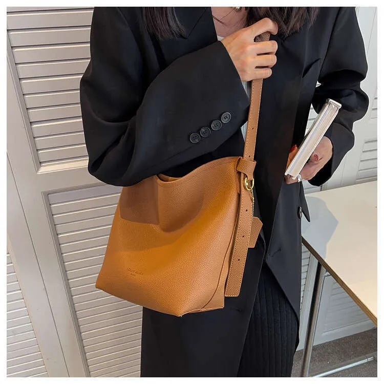 Vabaaja PU-nahast suure mahutavusega naiste käekotid, disainerist õlakott, suur ostukott, rahakott 2023_voghion.com