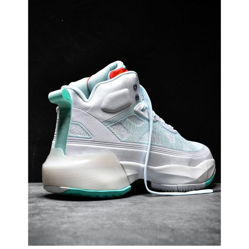 Yixing Sports produce un nou High-Top-Schuhe cu MD+Gummi+TPU-Reibung und Sound, geeignet für praktischen Basketball_voghion.com