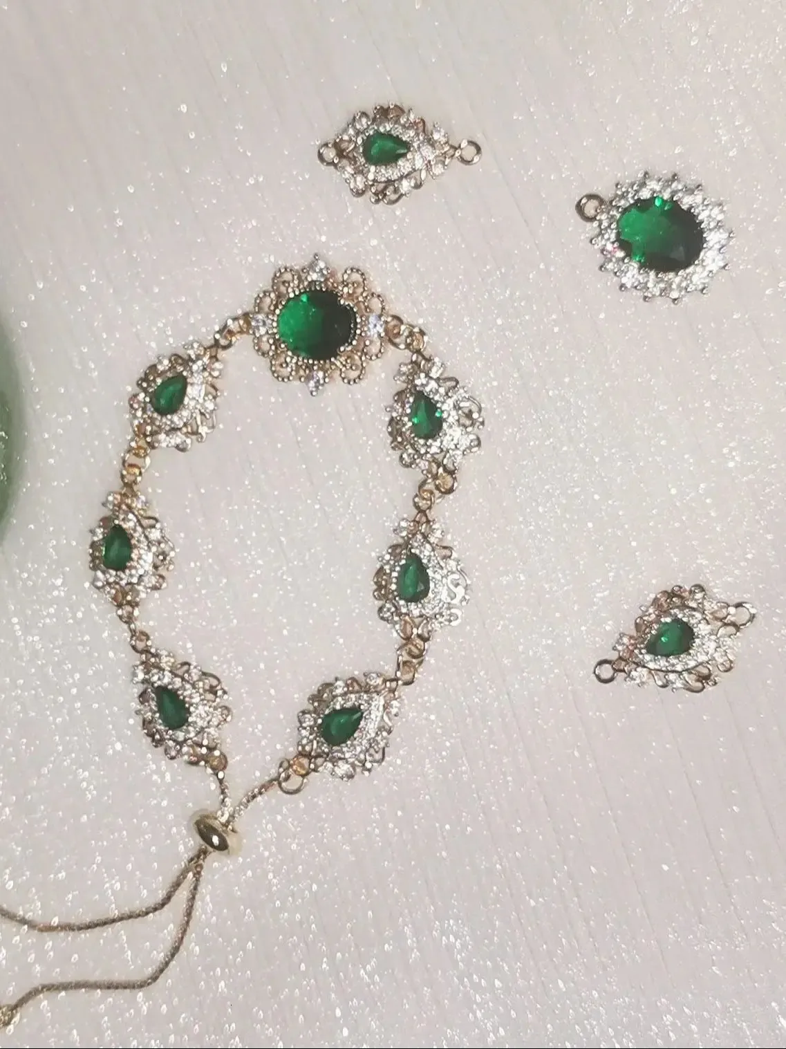 Custom zumiao green zircon woman bracelet european court jewelry 240710_voghion.com