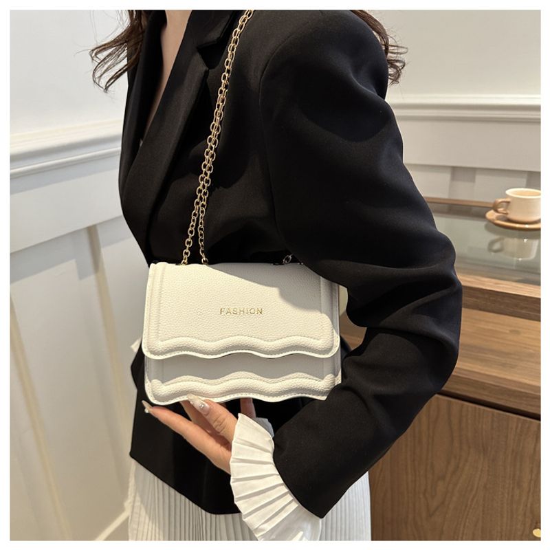 Strukturierte Achseltasche für Damen 2024, neues Nischendesign, Wellenkette, Umhängetasche mit einfacher Struktur_voghion.com
