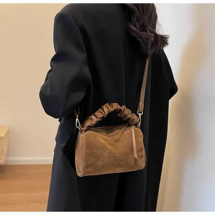 Modieuze schoudertas en crossbody tas met plooi voor dames_voghion.com
