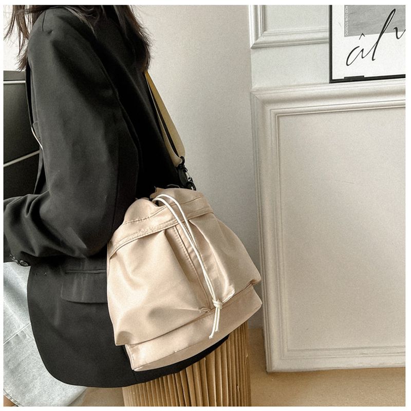 Lässige Schwimmtasche Große Kapazität Nylon Unterarm-Eimertasche Hochwertige tragbare Turntasche mit Kordelzug_voghion.com