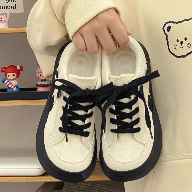 Round Toe Flat Bottomed Breathable Cartoon Decorative Skateboard Casual Fashionable Comfortable Versatile Sports Shoes_voghion.com
