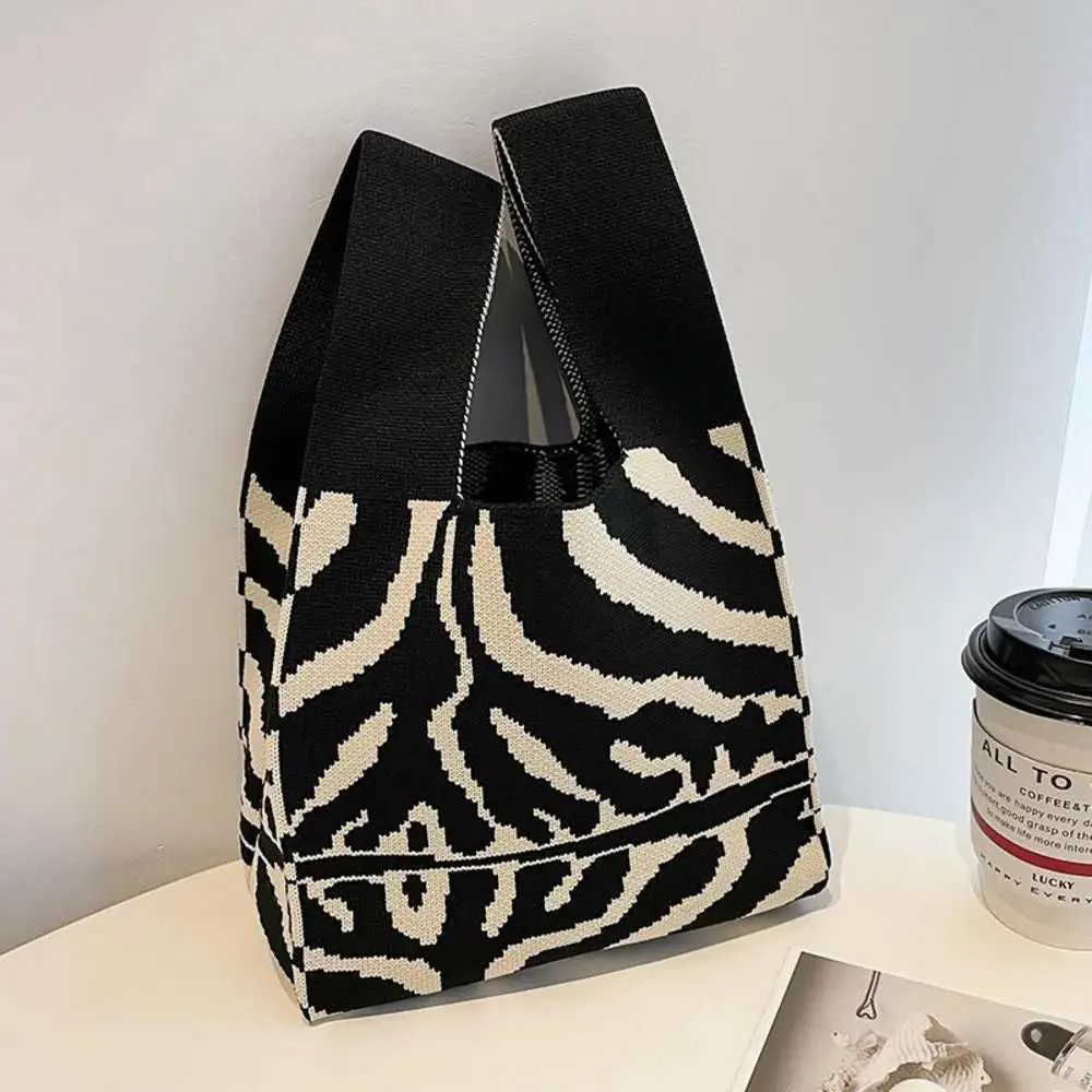 Fi striped knot wrist hand knitted V-handbag portable mini reusable shopping bag Y241106_voghion.com