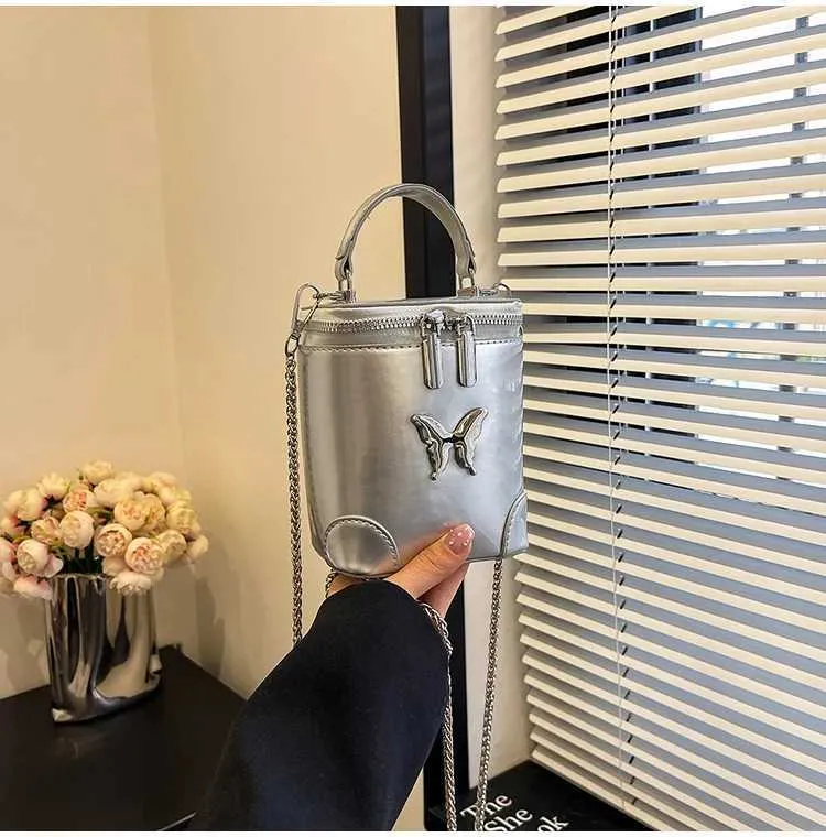 Damen Umhängetasche Aus Lackleder Mit Schmetterling Und Kette_voghion.com