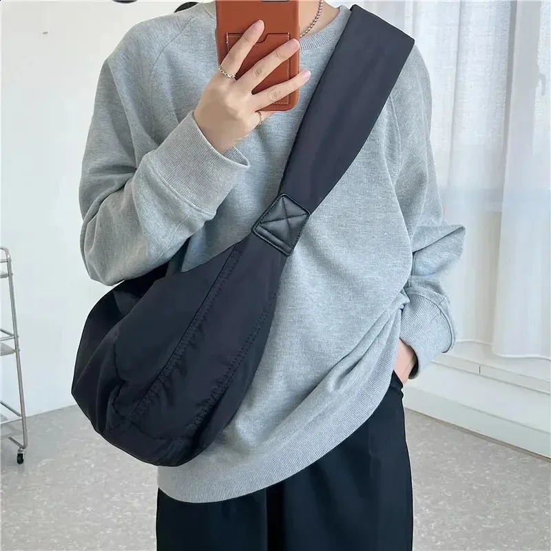 2024 Mode Sommer Große Kapazität Casual Nylon Frauen Koreanischen Stil Hobos Jugend Crossbody Umhängetasche 240827_voghion.com