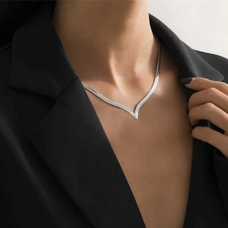 Colliers pendentifs pour femmes, simples et créatifs, en forme de V, serpent plat, chaîne à lame tendance, accessoires bijoux_voghion.com