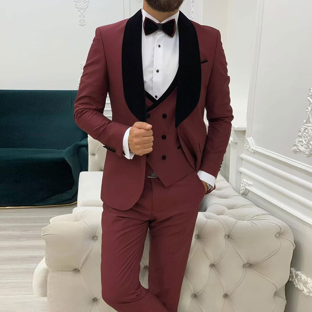 Ensemble trois pièces pour homme de grande taille avec col en daim et gilet croisé pour mariage_voghion.com