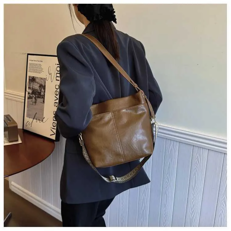 Borsa a secchiello vintage donna, grande borsa tracolla in pelle_voghion.com