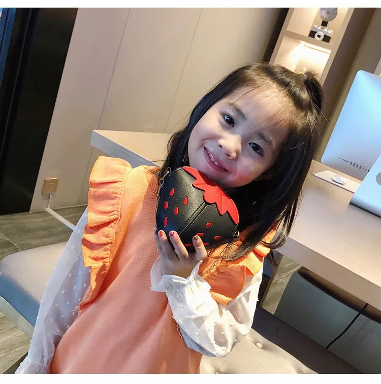 Kids Strawberry Shape Messenger Bags Cute Girls Princess Purse Children Chain Shoulder Outdoor Fruit Crossbody Bag M1169_voghion.com