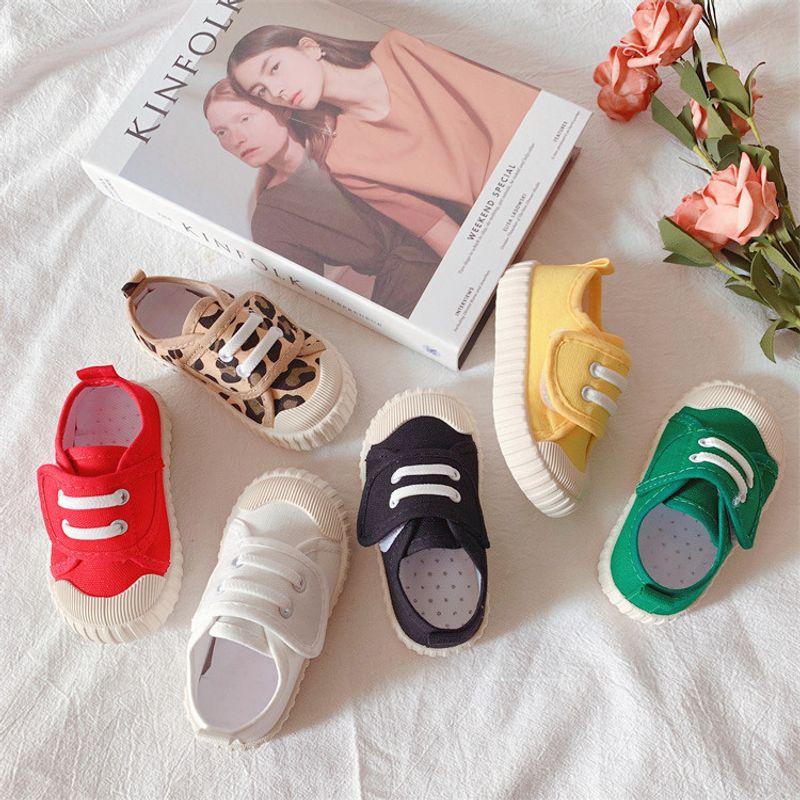 Nuevos zapatos de primavera y verano para niños y niñas, zapatillas de lona suaves e informales de color caramelo para niños, zapatillas de moda con estampado de leopardo_voghion.com