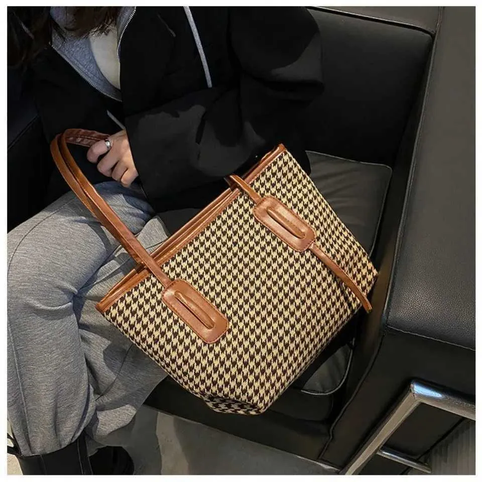 Womens Shoulder Bag And Tote Bag Large Capacity Grid Pattern Bag_voghion.com