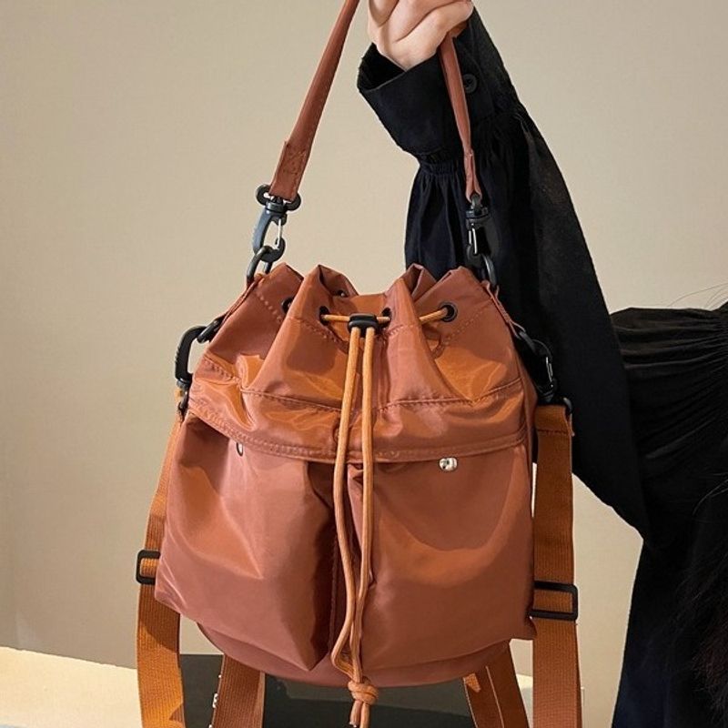 Trendy Cool One Shoulder Crossbody 2024 Neue koreani Mode Lässiger Eimer Große Kapazität Nylon Handheld Kordelzug_voghion.com