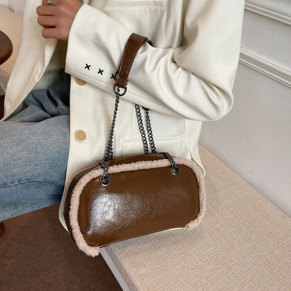 Retro-Stil Umhängetaschen Einfarbig Helles Leder Plüsch Kanten Schultertasche Designer Handtaschen Damen Shopper Totes_voghion.com