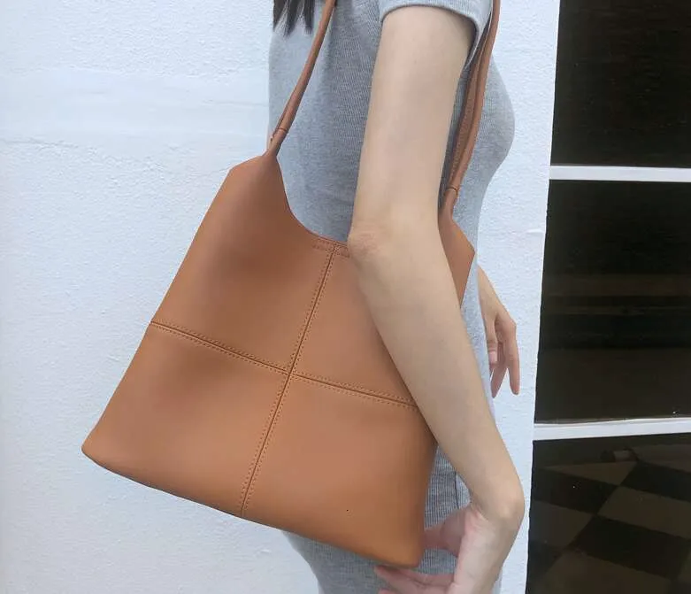 Sac fourre-tout en cuir de grande capacité pour femme, sac à bouton magnétique simple en cuir de vache_voghion.com