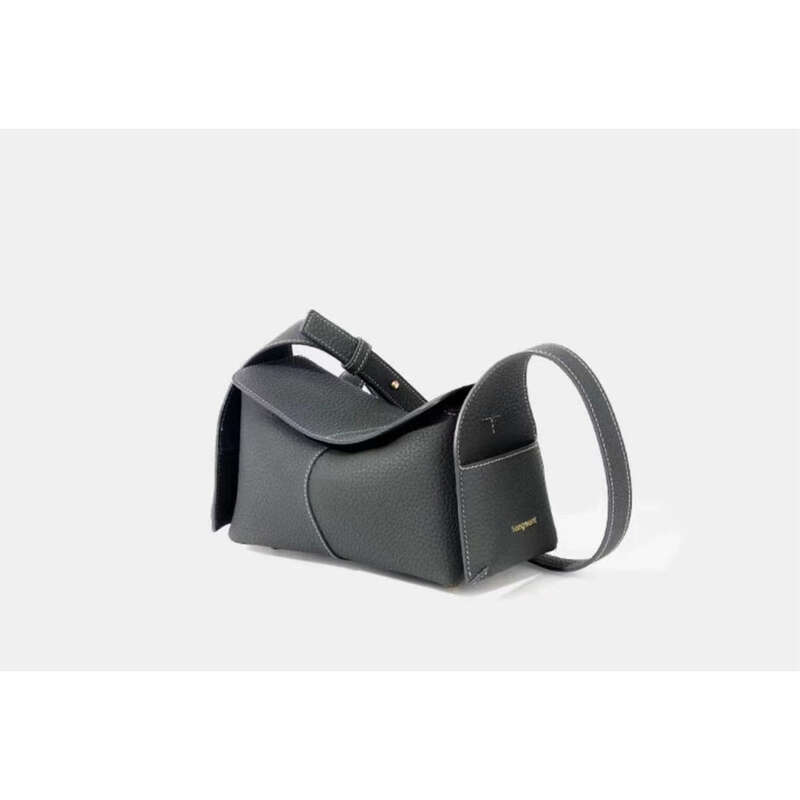 The New Commuter Bag, A Handbag Bag_voghion.com