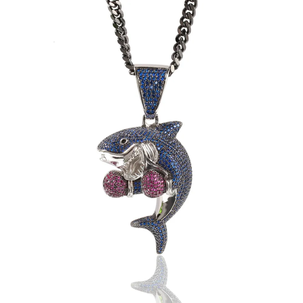 Collier pour homme en or blanc glacé avec zircone cubique bleu CZ Boxing Shark personnalisé avec diamants complets Hip Hop Bijoux Cadeaux_voghion.com