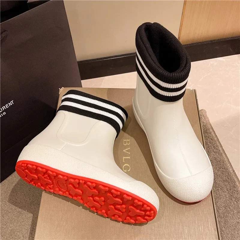 Solide Herrenmode Regenstiefel Gummi Casual Ankle Bootie Rutschfeste Watschuhe für Damen Warme Regenschuhe zum Spazierengehen auf der Straße 2_voghion.com