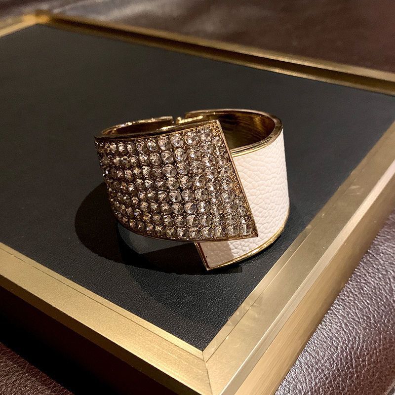 Internet Celebrity Personality Asymmetric Metal Inlaid Diamond Bracelet Ins Exaggerated Wide Version Fashion Versatile_voghion.com